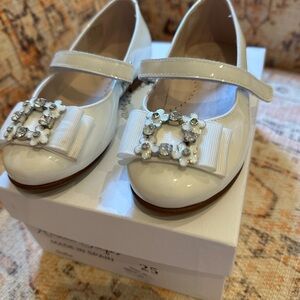 Elegant White Kids' Shoes with Rhinestone Bow